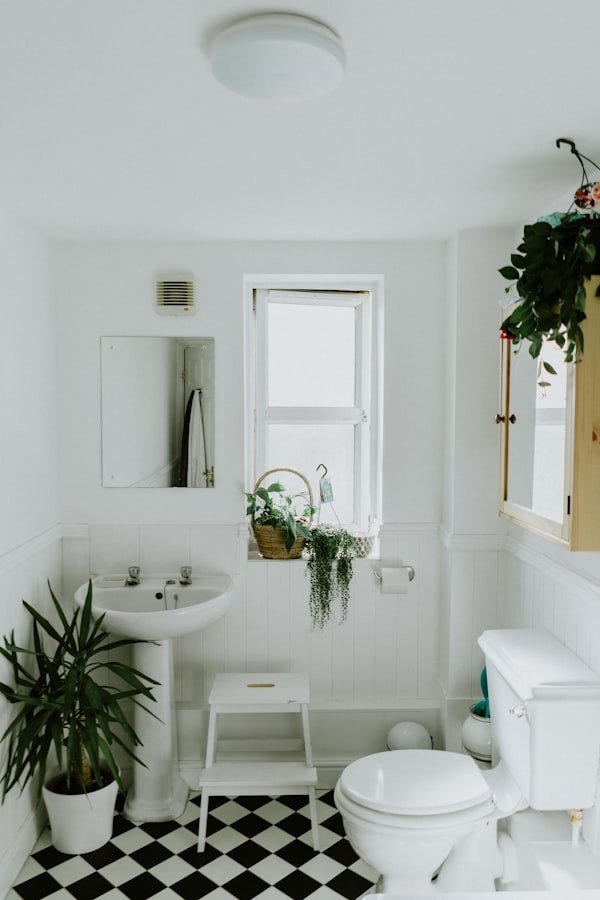 Reforma de baño con diseño moderno y minimalista